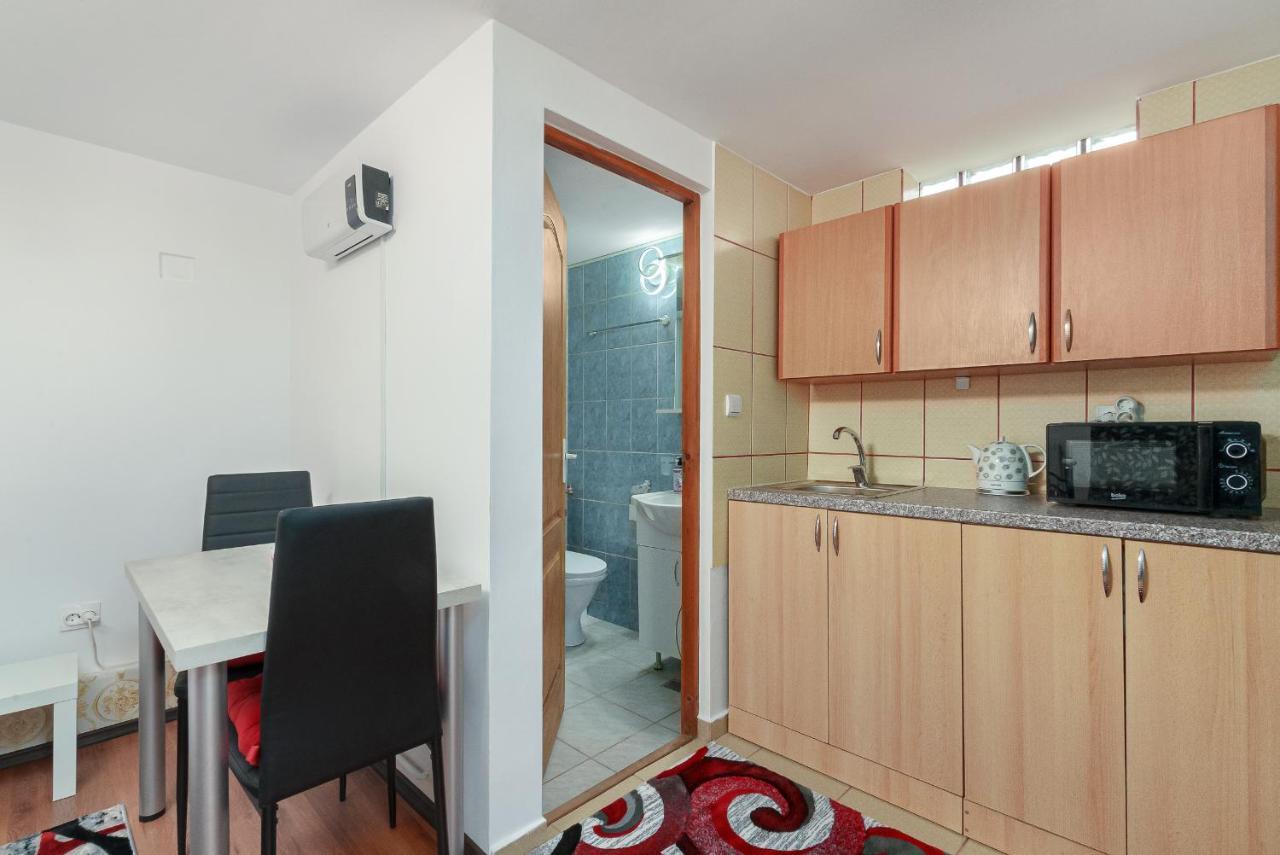 Stone Gate Apartment #3 Бухарест Экстерьер фото